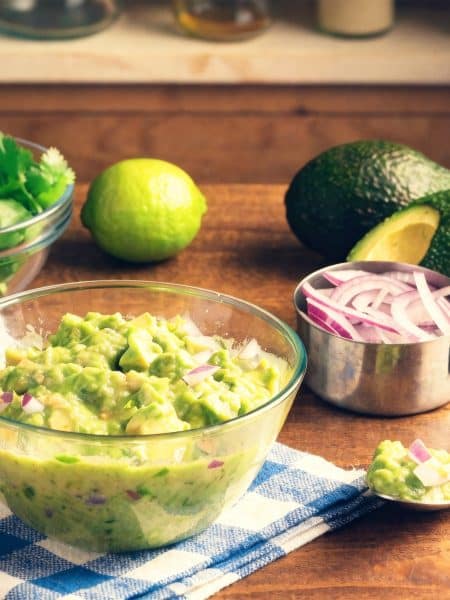 Rețeta guacamole cu avocado și usturoi